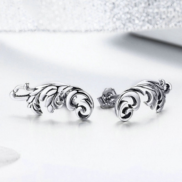 Vintage Wreath Stud Earrings PWB541