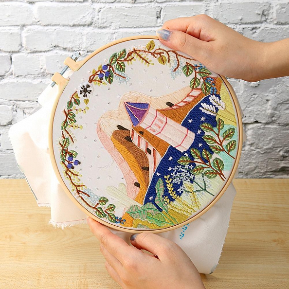 Cartoon House-Embroidery Kit(30x30cm) PW679