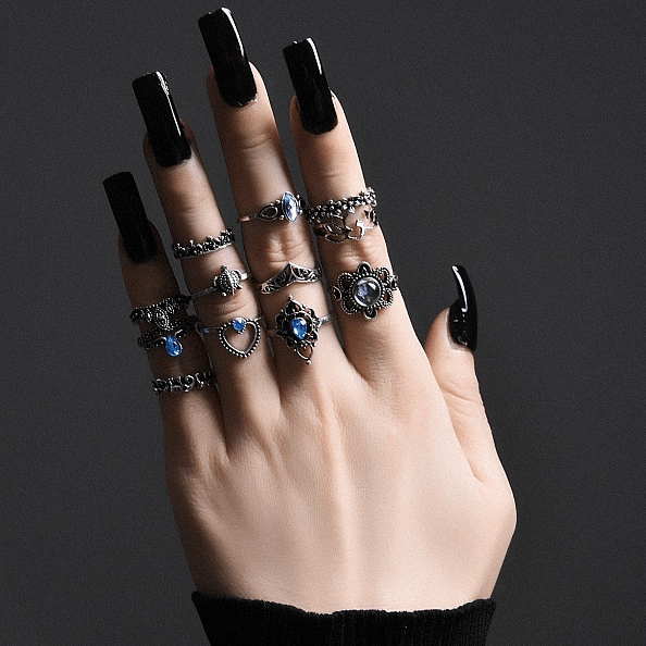 Retro diamond-encrusted crown jewel ring set PWB102