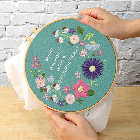 Flowers-Embroidery Kit(25x25cm) PW670