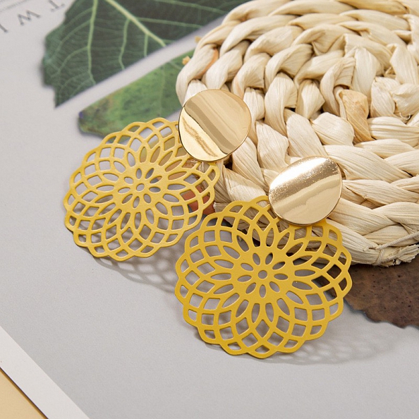 Hollowed-out earrings PWB130