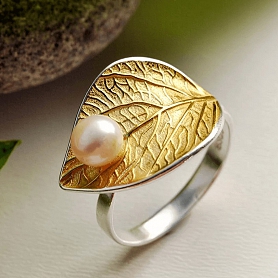Peal Leaf Ring PWB249