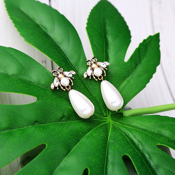 Pearl and Bee Earrings PWB308