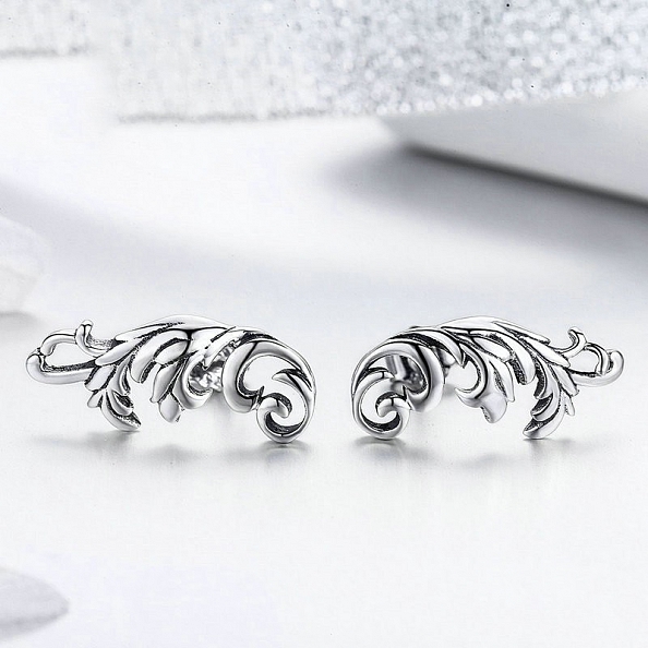 Vintage Wreath Stud Earrings PWB541