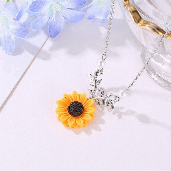 Simple Sunflower & Pearl Necklace PWB498