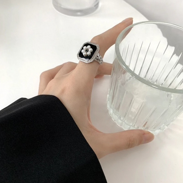 Black Vintage Pearl Ring PWB523