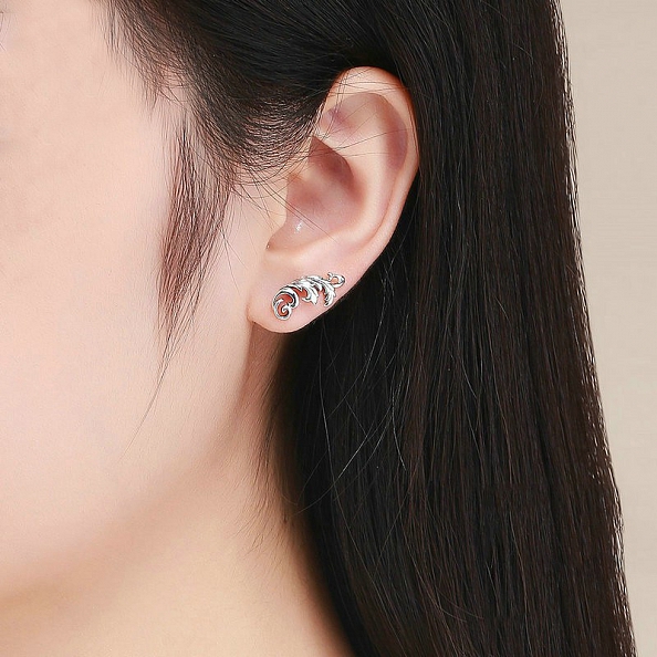 Vintage Wreath Stud Earrings PWB541