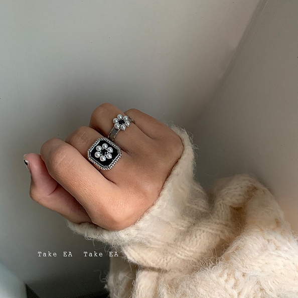 Black Vintage Pearl Ring PWB523