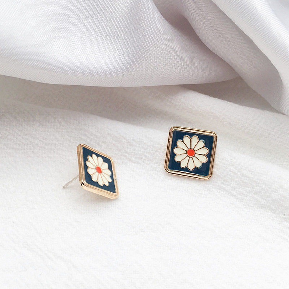 Daisy Earrings PWB520