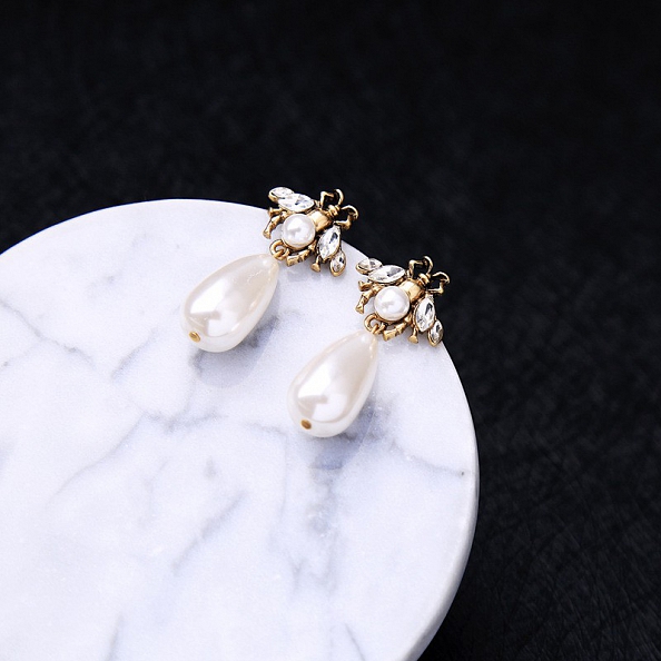 Pearl and Bee Earrings PWB308