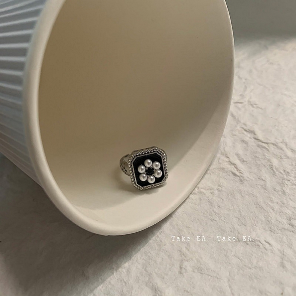 Black Vintage Pearl Ring PWB523